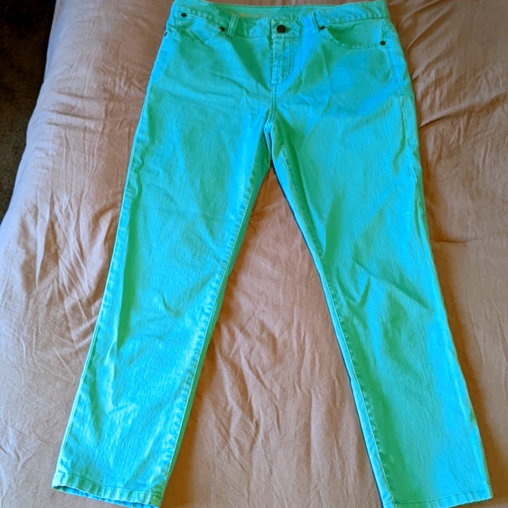 Signature slump crop 6/28 jeans in aqua.